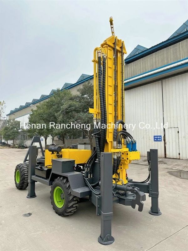 ماشین حفاری سوراخ های فراگیر با کارایی بالا با چهار چرخ در حال نصب در عمق 220 متر موتور 65KW قدرتمند