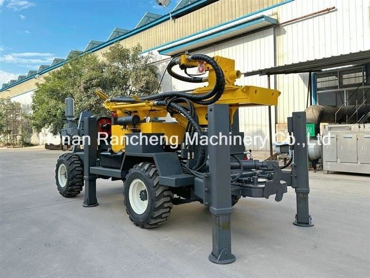 ماشین حفاری سوراخ های فراگیر با کارایی بالا با چهار چرخ در حال نصب در عمق 220 متر موتور 65KW قدرتمند
