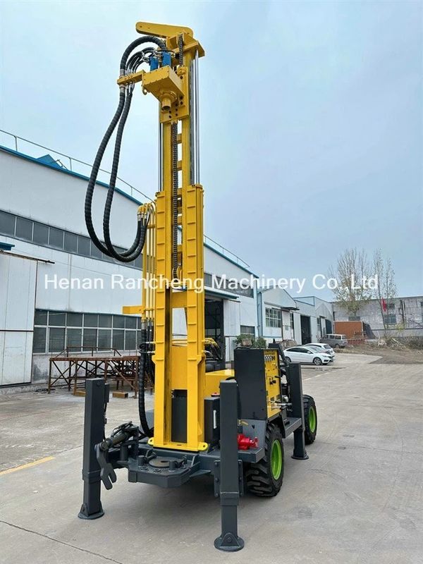 ماشین حفاری سوراخ های فراگیر با کارایی بالا با چهار چرخ در حال نصب در عمق 220 متر موتور 65KW قدرتمند