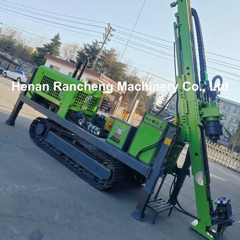حداکثر عمق حفاری 1200 متر است که دارای یک دستگاه حفاری هیدرولیکی کامل با موتور دیزل 92KW است.