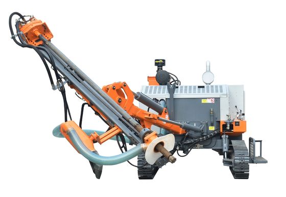 22 متر عمق هیدرولیک یکپارچه دستگاه حفاری DTH 264HP موتور دیزل